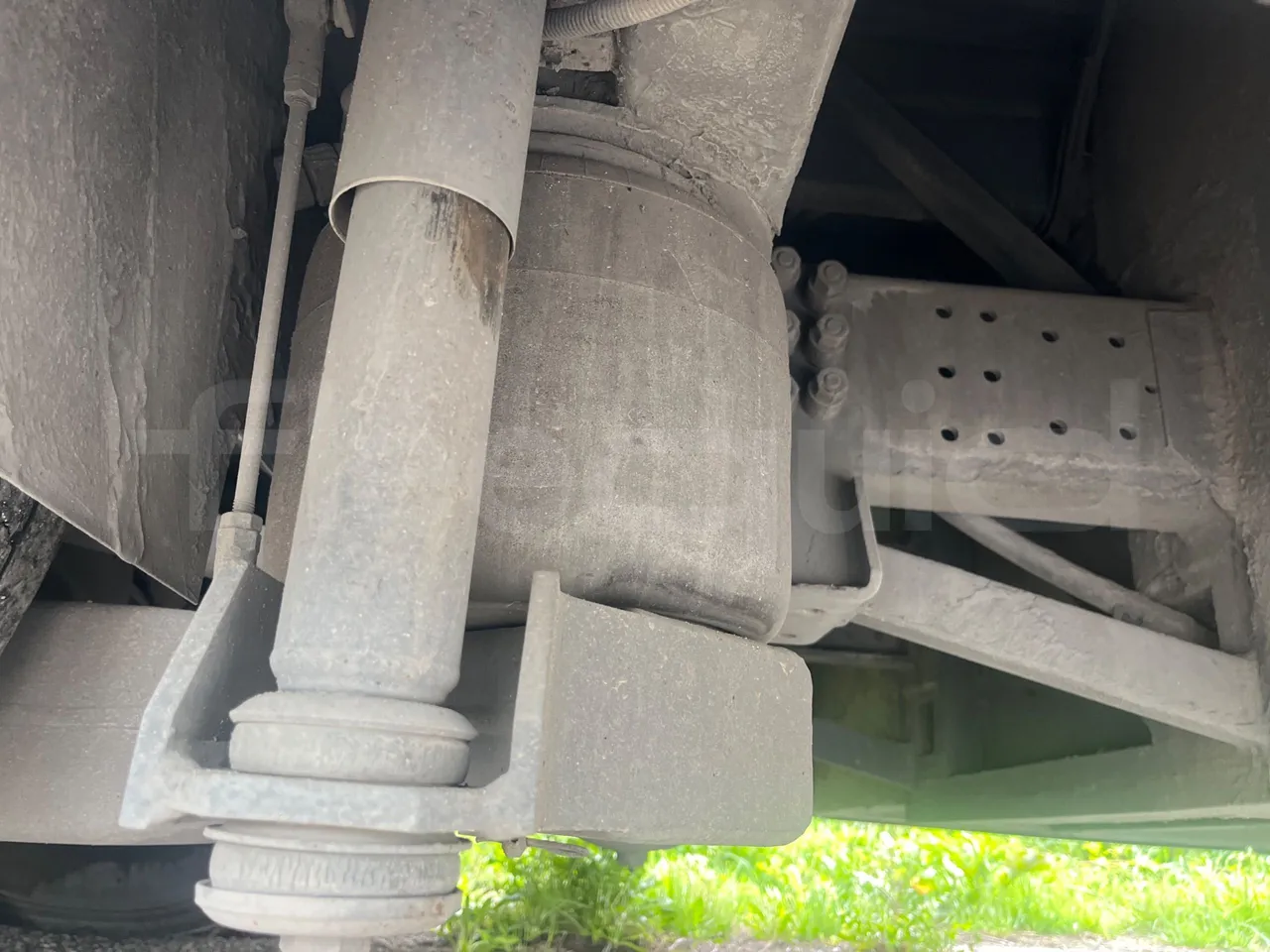 Scania 12B4X2 K340IB4X2 - Euro4 - 250kW - 12.200 mt - axel 2 air springs 2 left