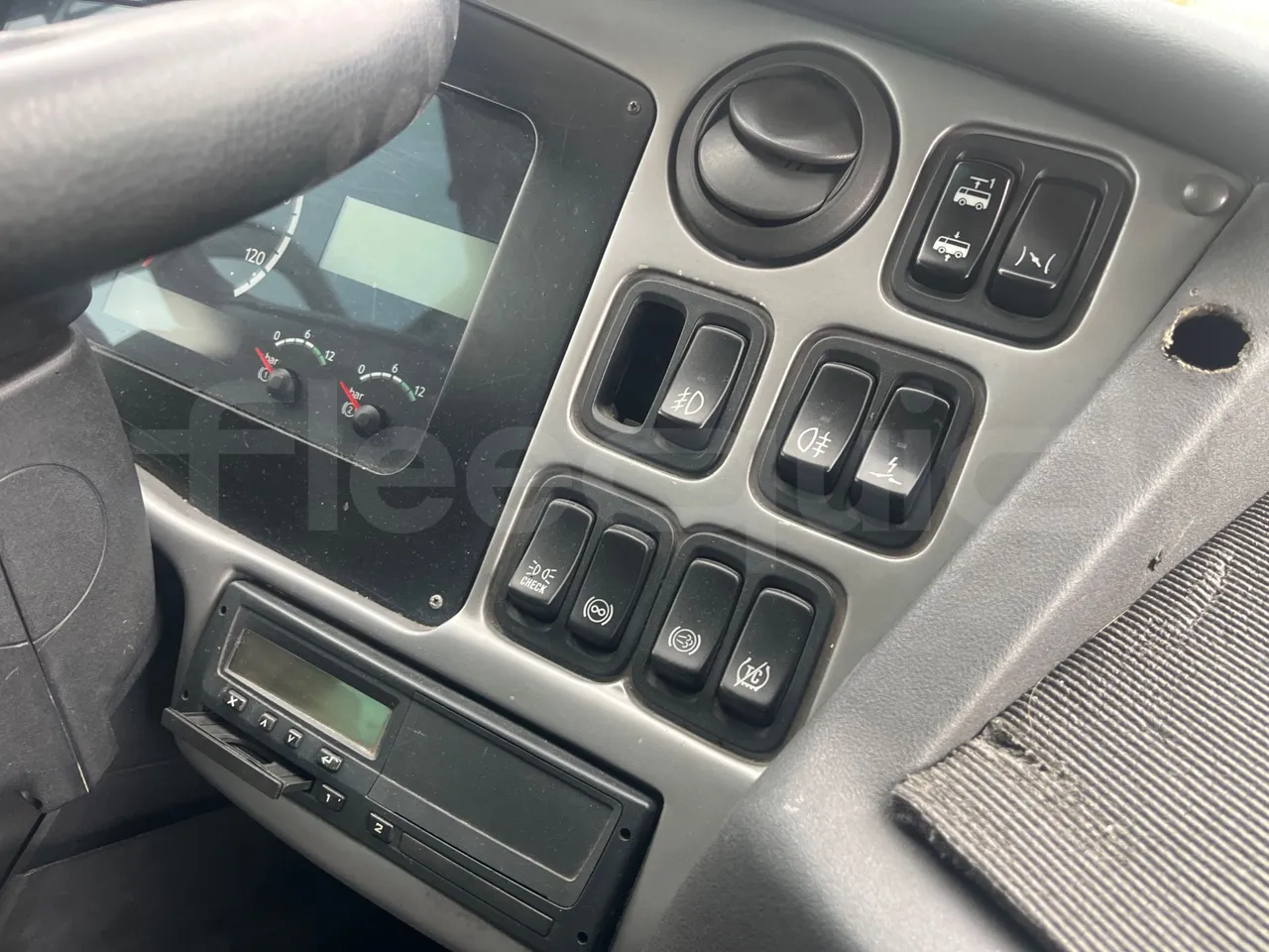 Scania 12B4X2 K340IB4X2 - Euro4 - 250kW - 12.200 mt - onboard devices 1