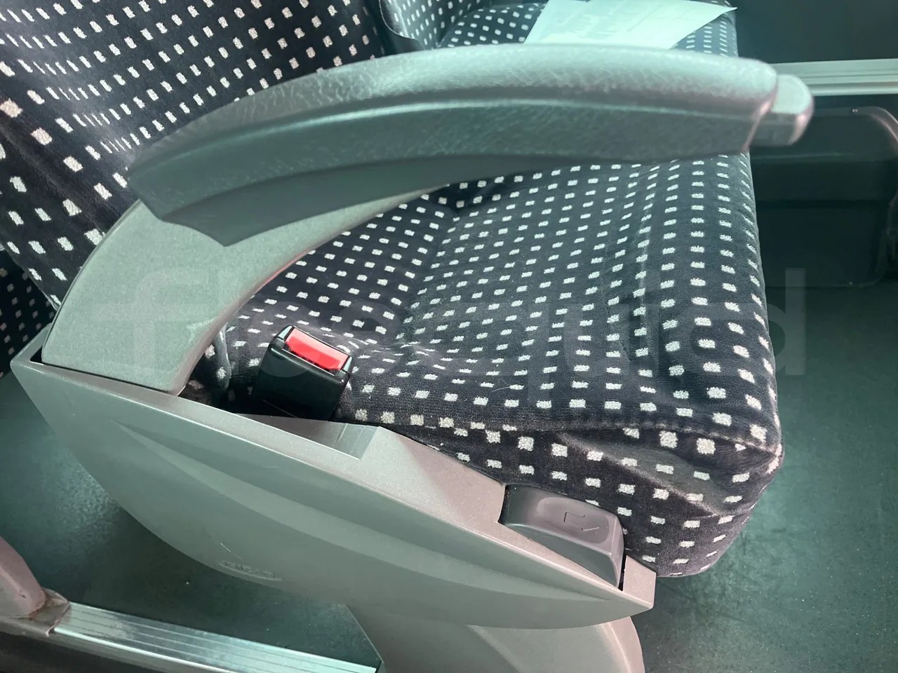 Scania 12B4X2 K340IB4X2 - Euro4 - 250kW - 12.200 mt - armrest detail photo