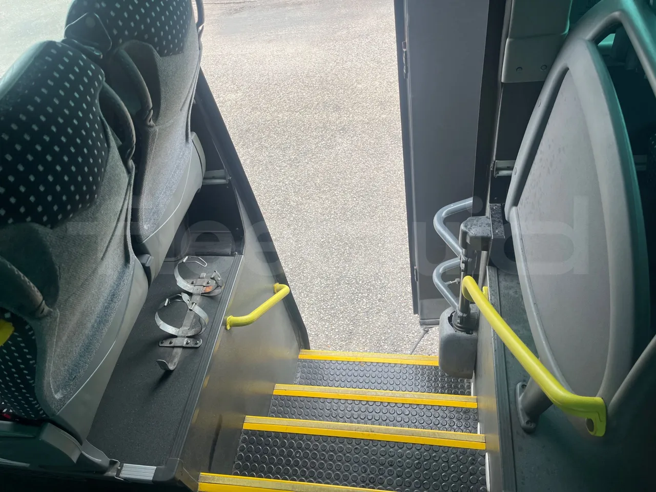 Scania 12B4X2 K340IB4X2 - Euro4 - 250kW - 12.200 mt - disabled area photo