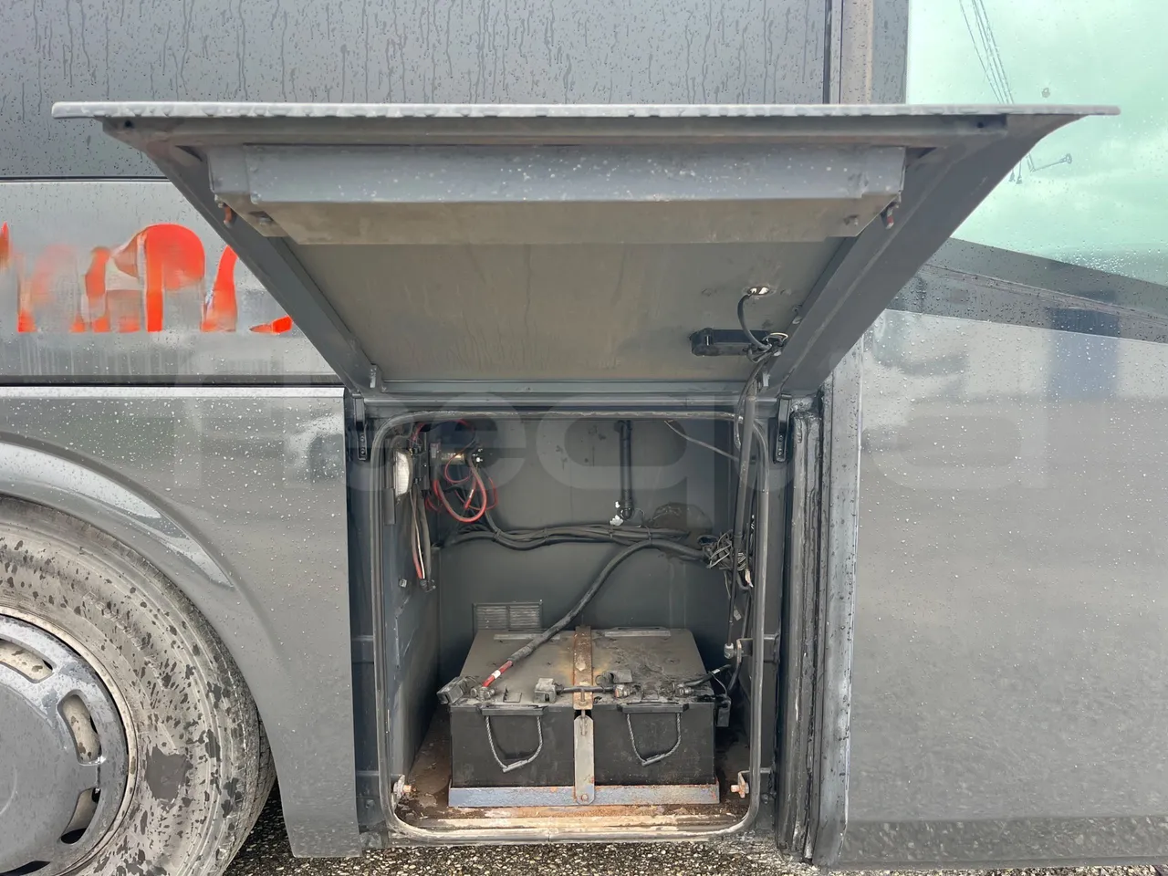 Scania 12B4X2 K340IB4X2 - Euro4 - 250kW - 12.200 mt - external compartments photo