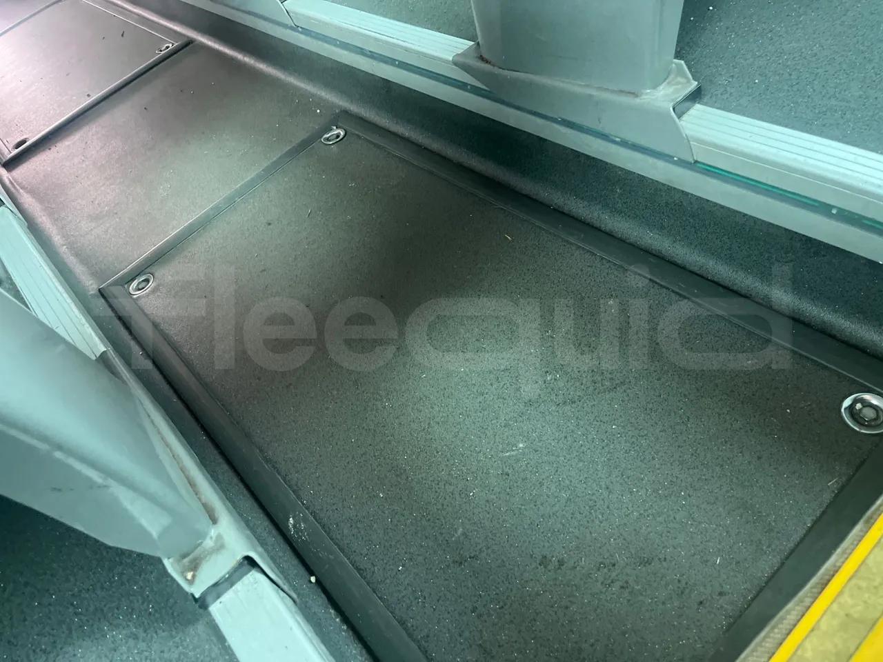 Scania 12B4X2 K340IB4X2 - Euro4 - 250kW - 12.200 mt - floor hatches photo