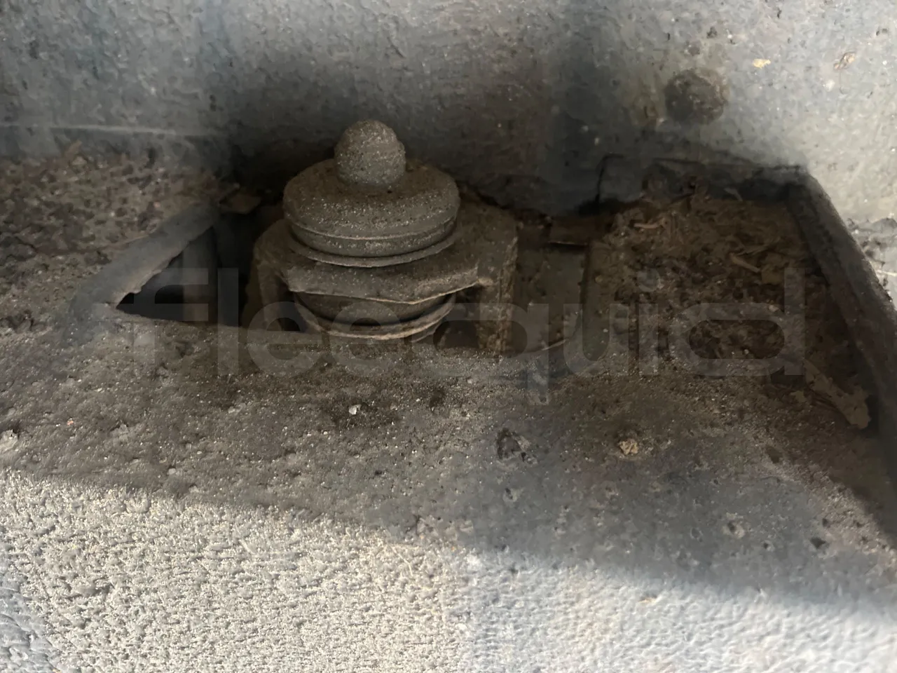 Scania 12B4X2 K340IB4X2 - Euro4 - 250kW - 12.200 mt - axle 2 shock absorbers 1 left