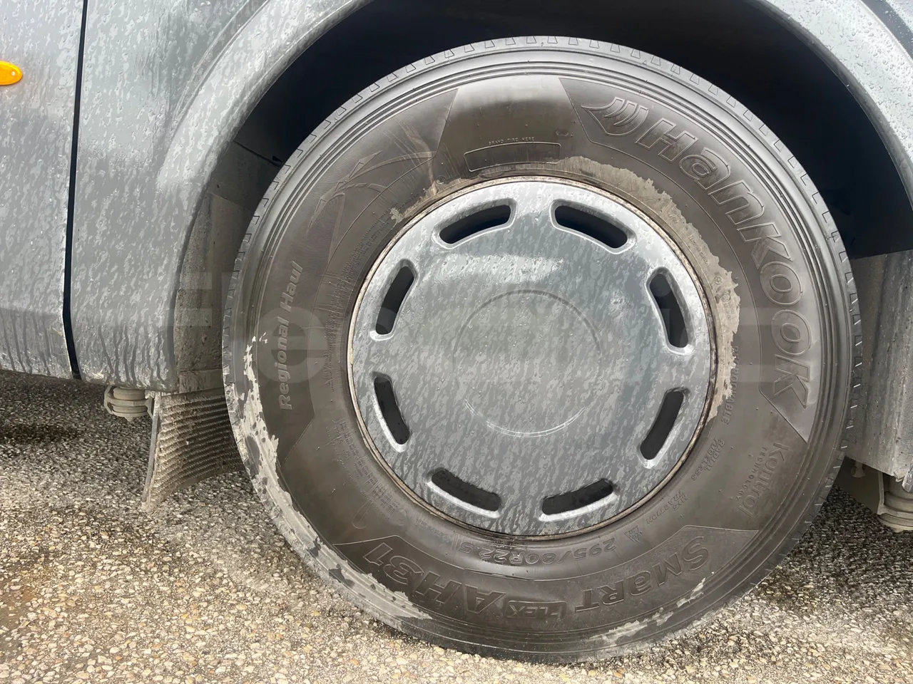 Scania 12B4X2 K340IB4X2 - Euro4 - 250kW - 12.200 mt - rear left tire photo