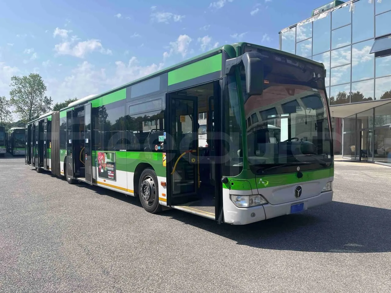 Mercedes-Benz Citaro G - 3/4 right front doors open
