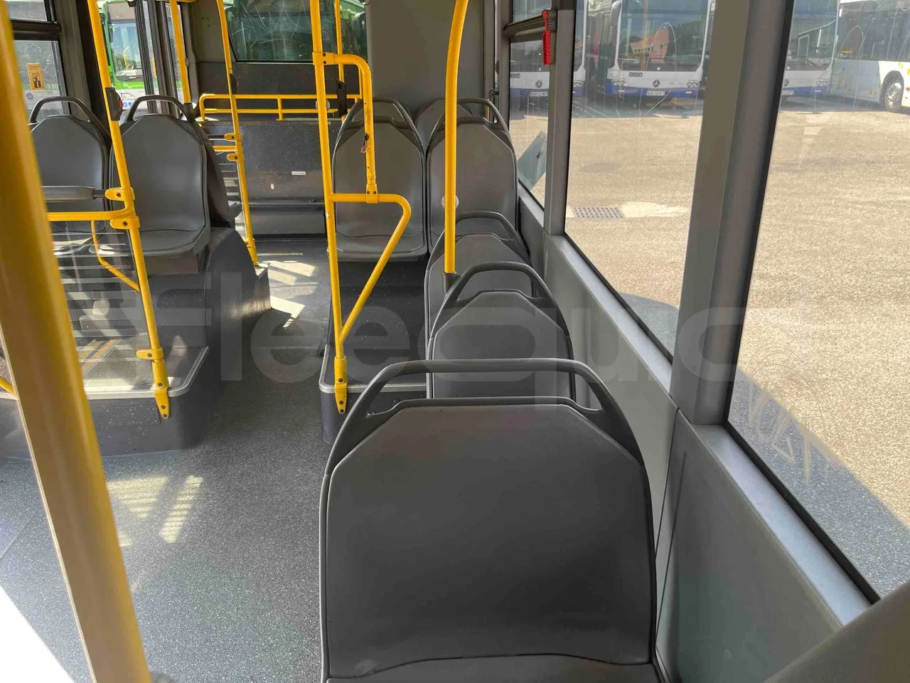 Mercedes-Benz Citaro G - footrest detail photo