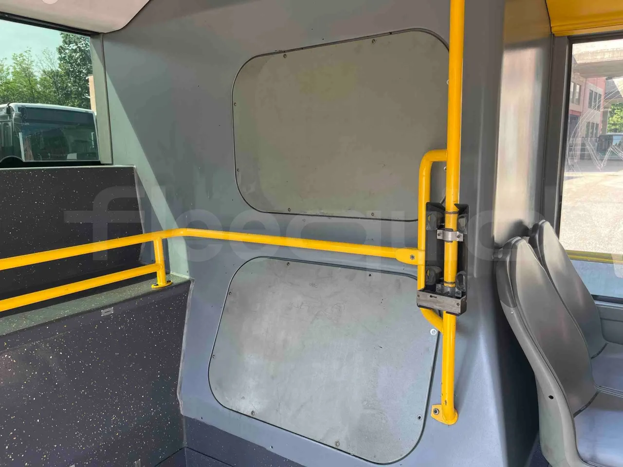 Mercedes-Benz Citaro G - floor hatches photo