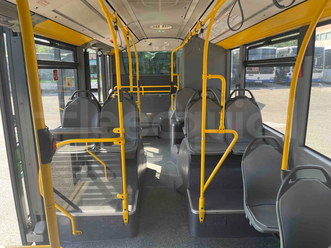 Mercedes-Benz Citaro G - reverse view middle aisle