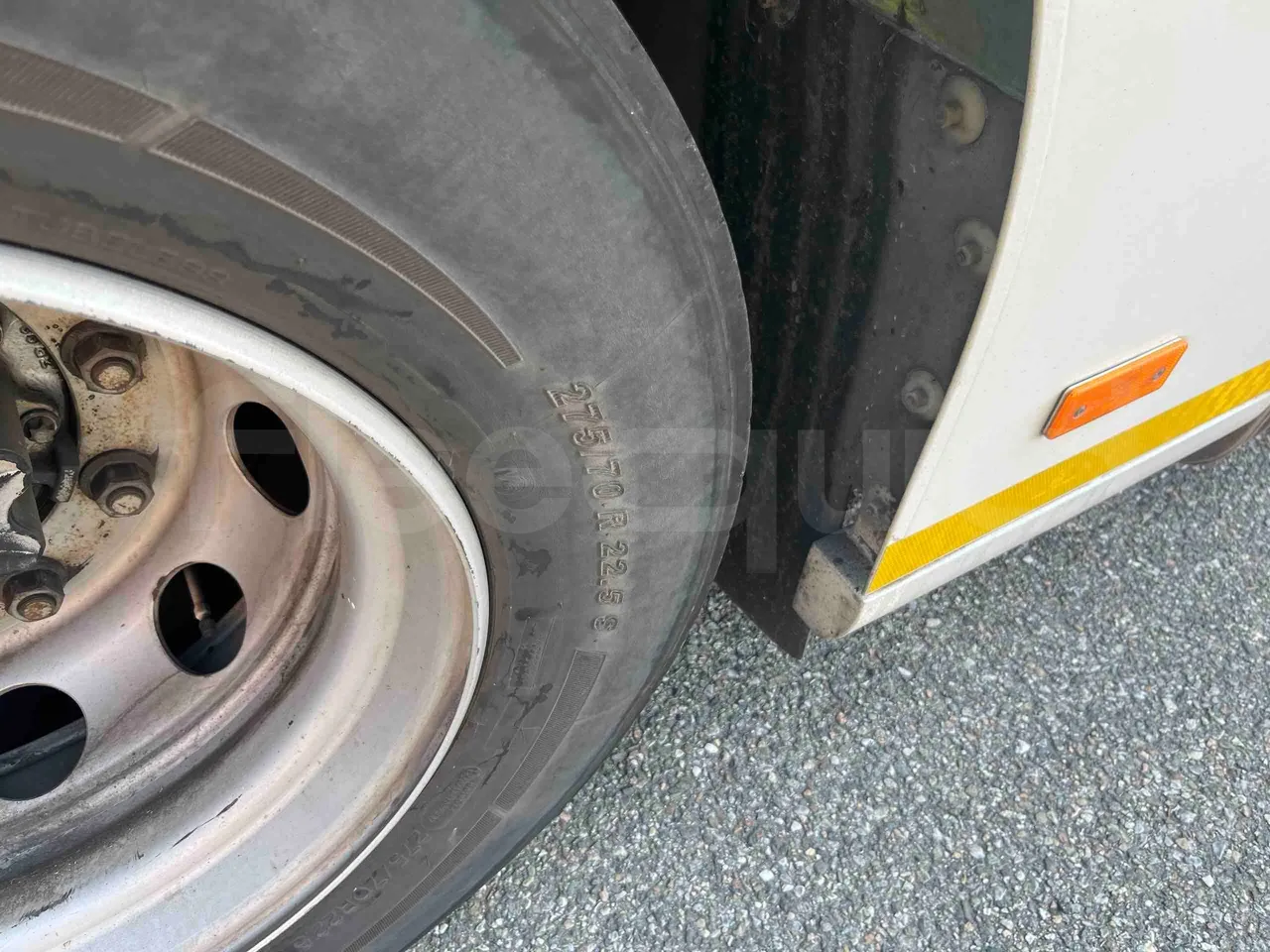 Mercedes-Benz Citaro G - tread condition front tires right