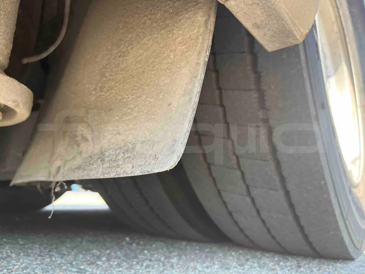 Mercedes-Benz Citaro G - tread condition third axle tires left