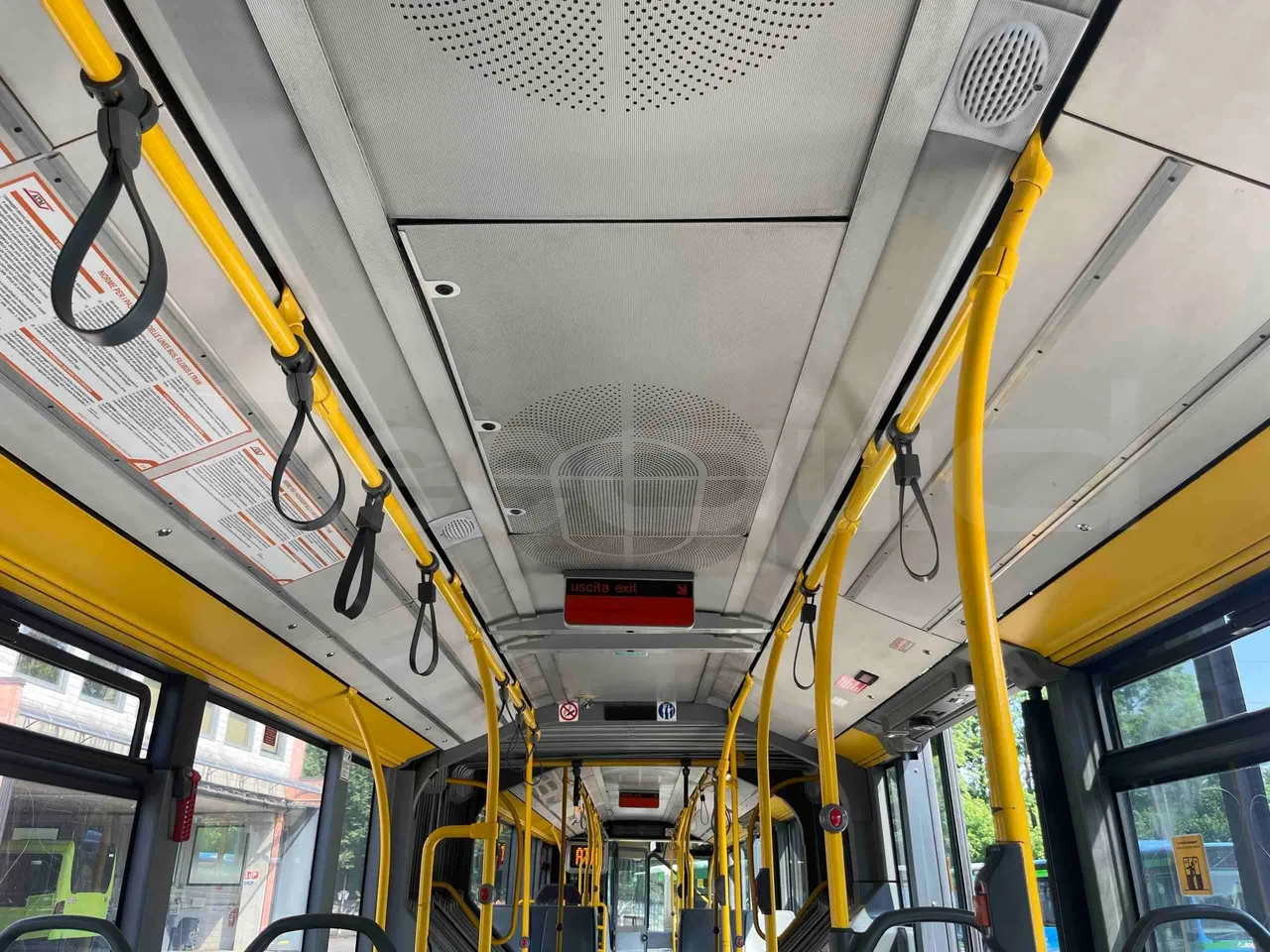 Mercedes-Benz Citaro G - overhead compartments photo