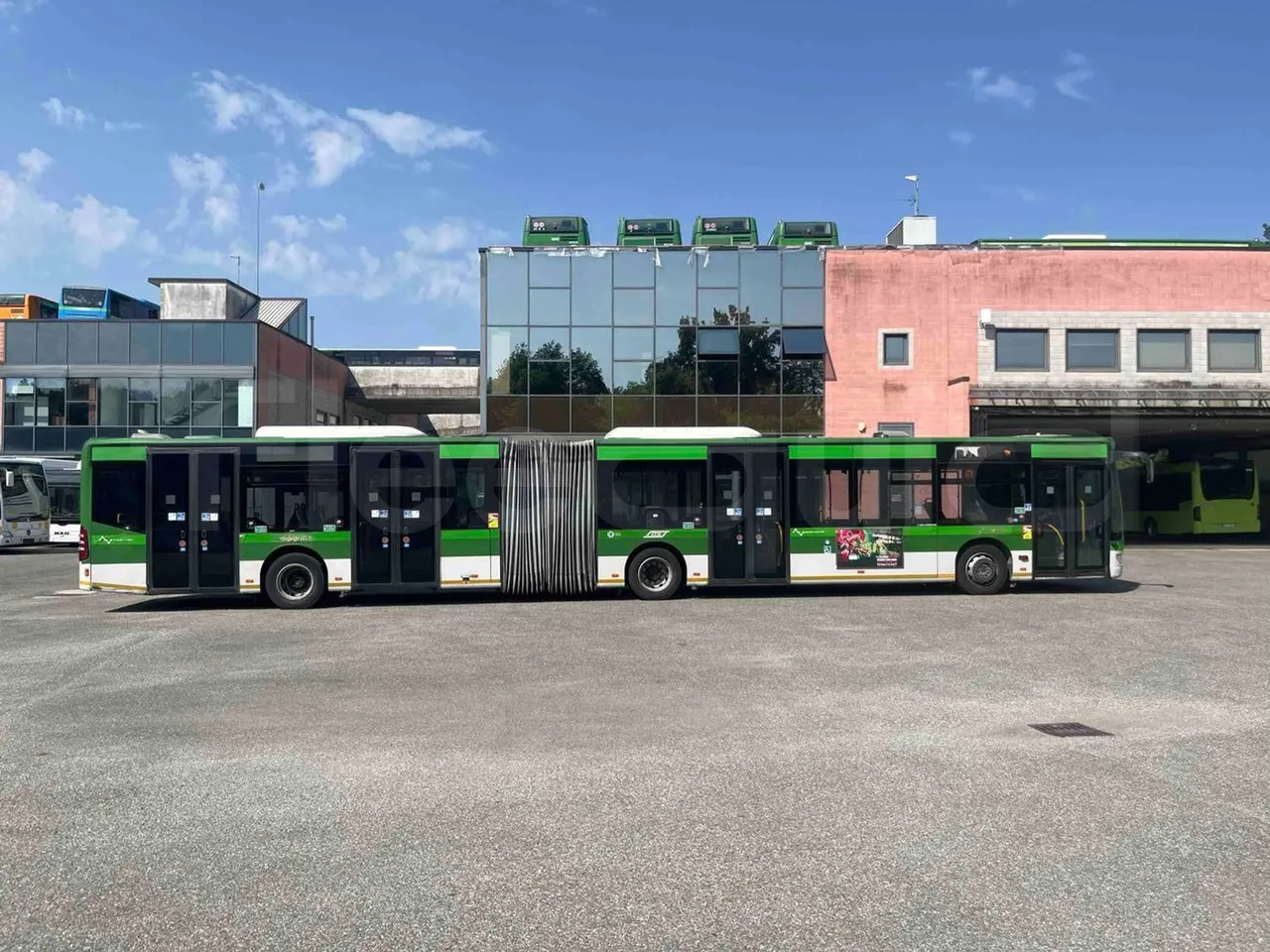 Mercedes-Benz Citaro G - right side doors closed