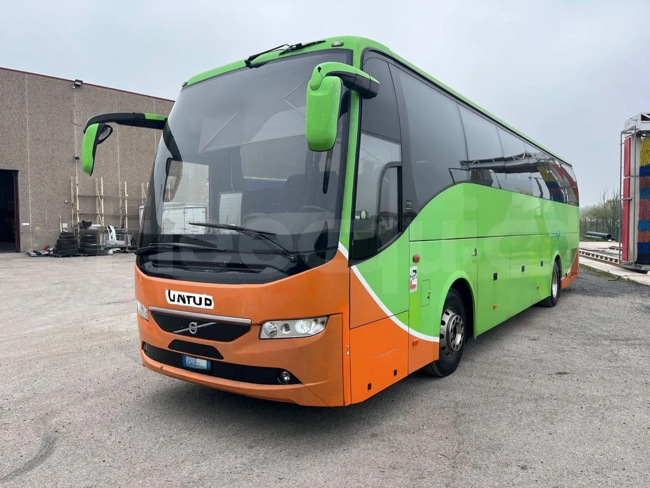Volvo 9700 B4SC  - Euro6 - 323kW - 12.300mt - 3/4 front left
