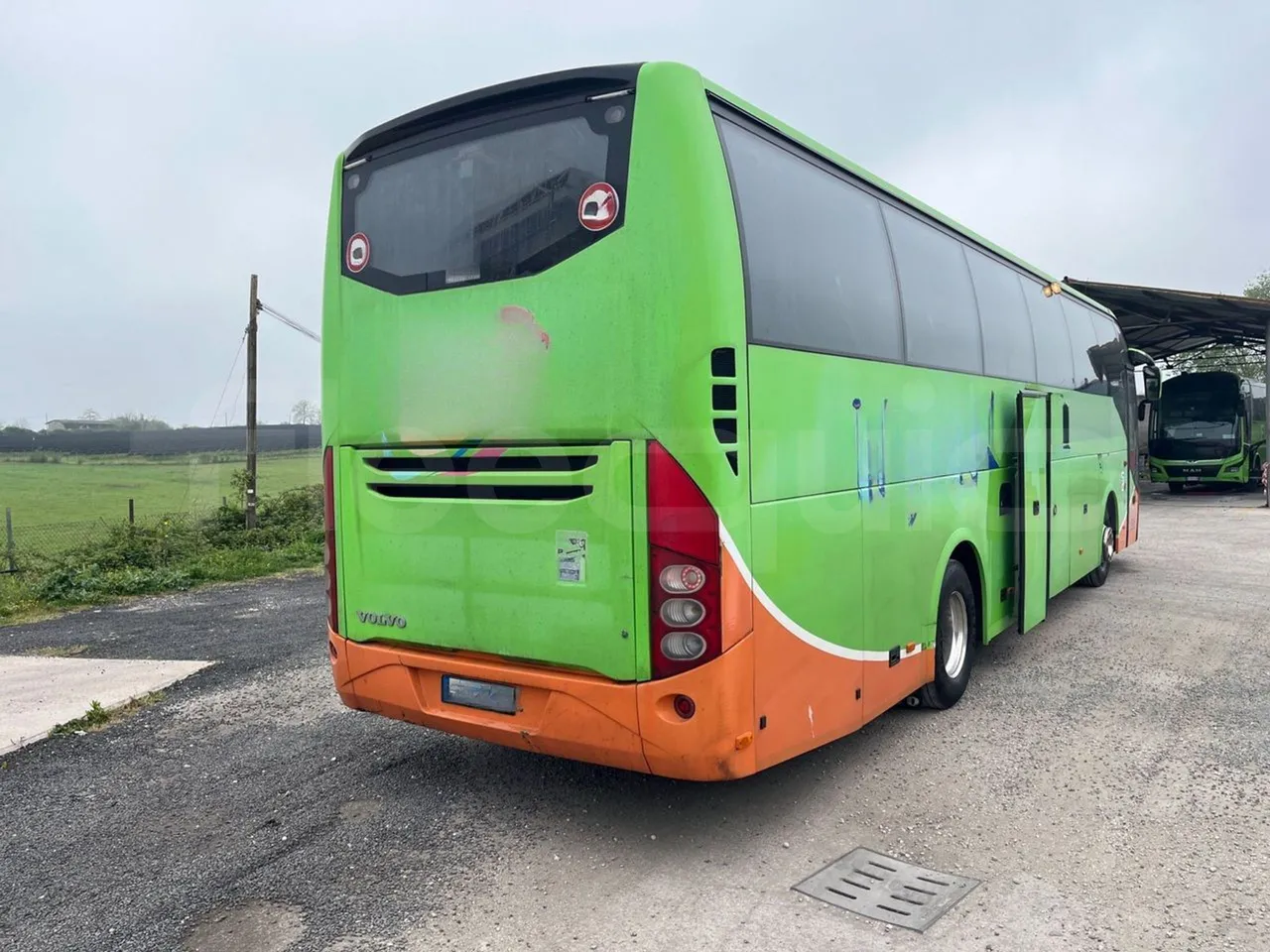 Volvo 9700 B4SC  - Euro6 - 323kW - 12.300mt - 3/4 right rear doors open