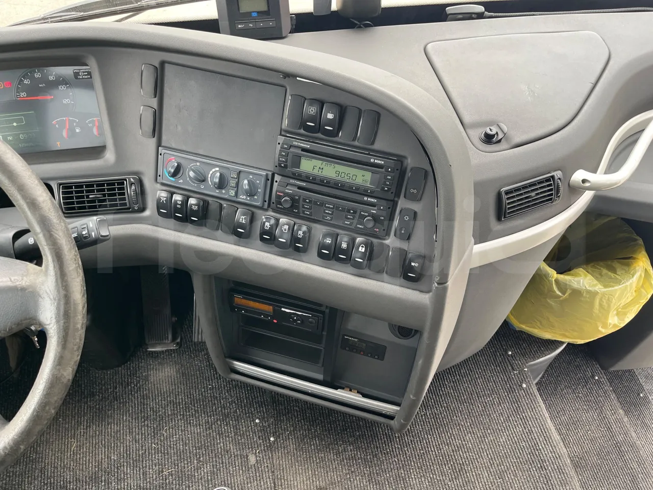Volvo 9700 B4SC  - Euro6 - 323kW - 12.300mt - radio accessories photo