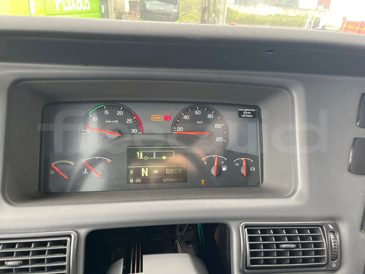 Volvo 9700 B4SC  - Euro6 - 323kW - 12.300mt - dashboard lights on