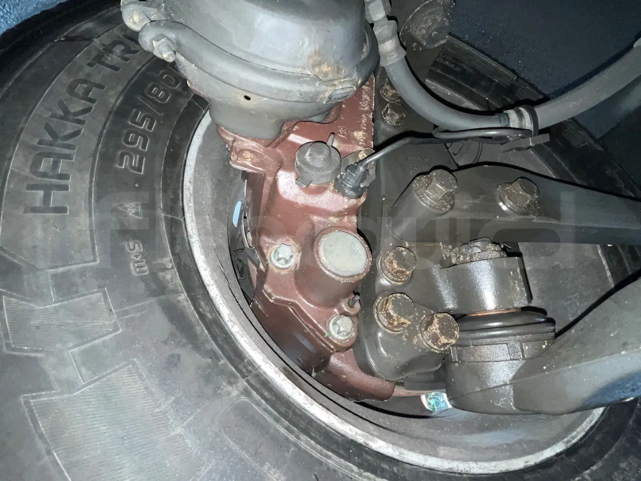 Volvo 9700 B4SC  - Euro6 - 323kW - 12.300mt - front brake calipers left