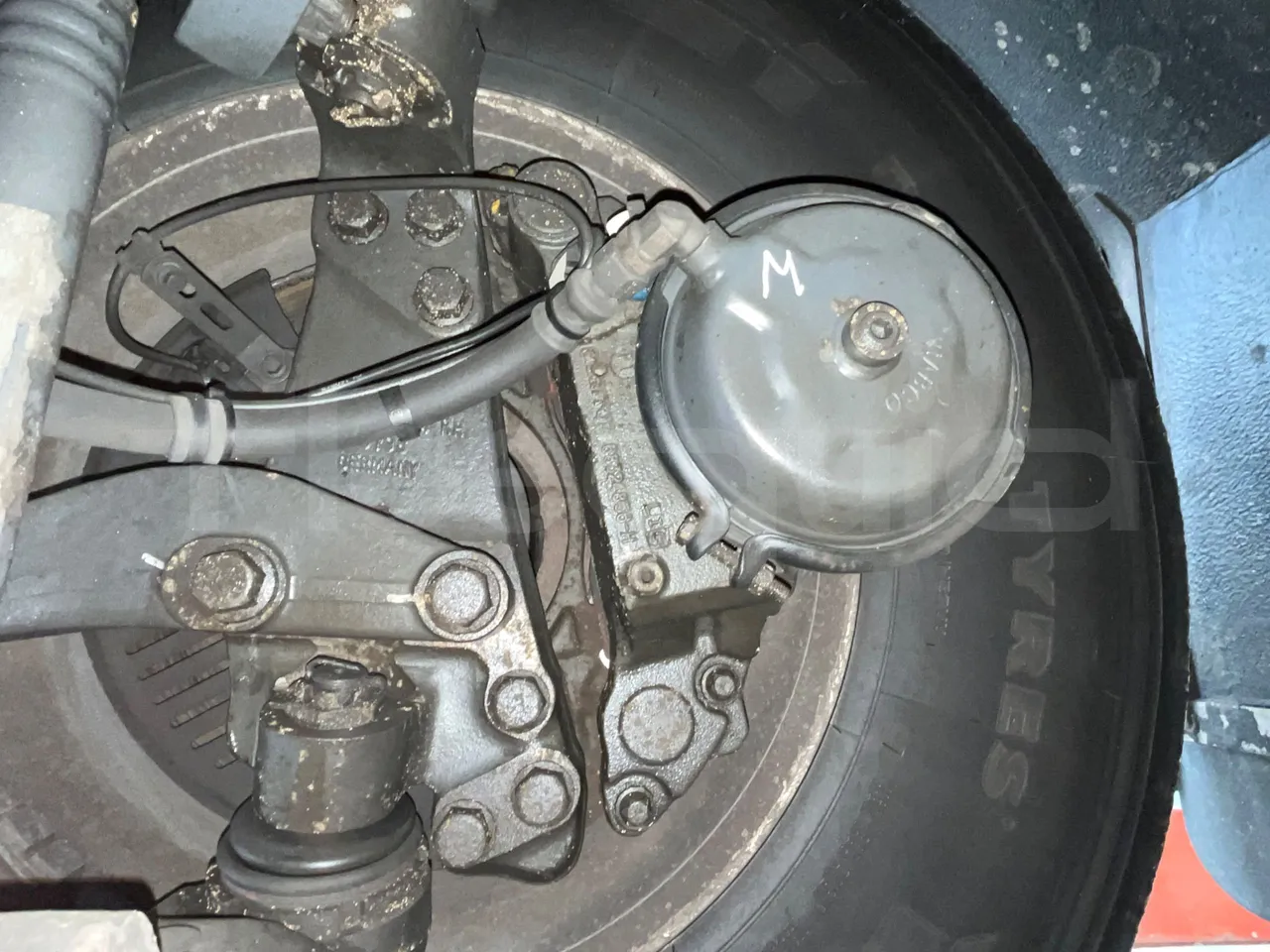 Volvo 9700 B4SC  - Euro6 - 323kW - 12.300mt - front brake calipers right