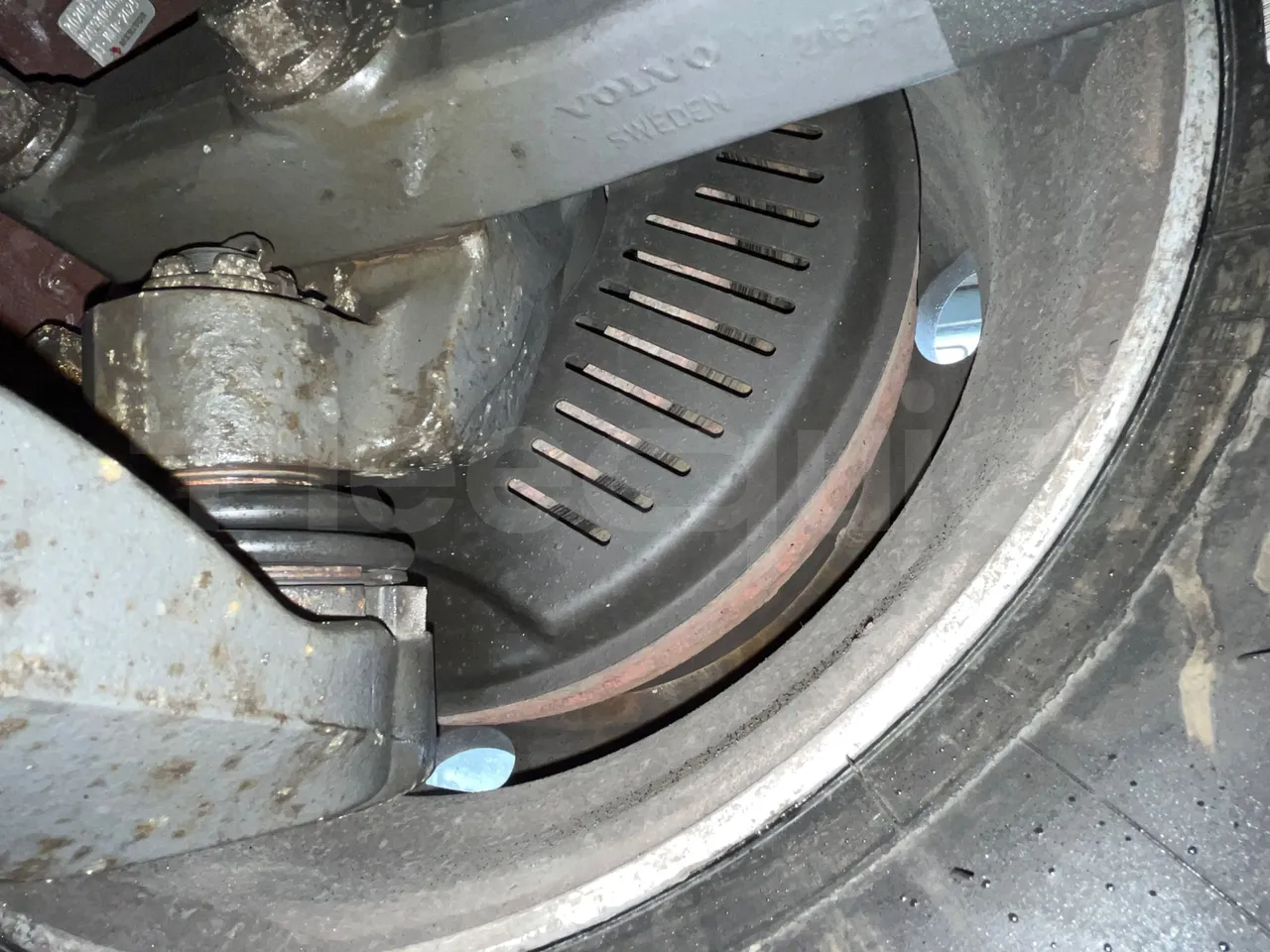 Volvo 9700 B4SC  - Euro6 - 323kW - 12.300mt - front discs left