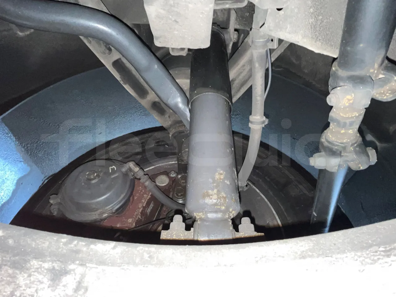 Volvo 9700 B4SC  - Euro6 - 323kW - 12.300mt - front shock absorbers left