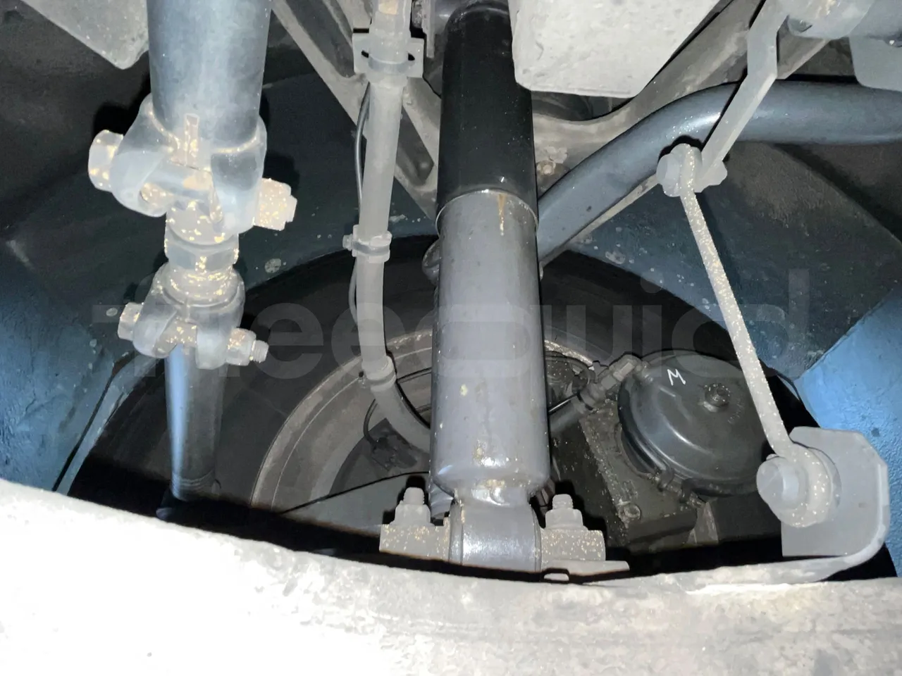 Volvo 9700 B4SC  - Euro6 - 323kW - 12.300mt - front shock absorbers right