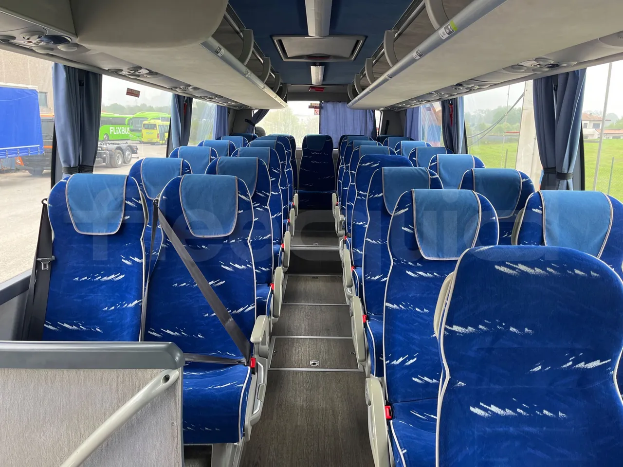 Volvo 9700 B4SC  - Euro6 - 323kW - 12.300mt - reverse view middle aisle