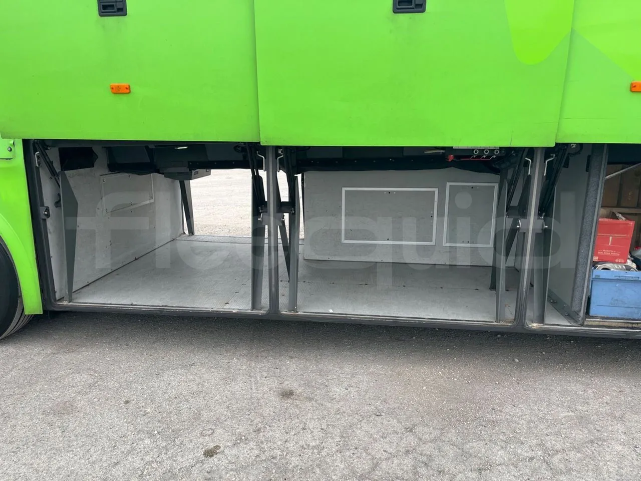 Volvo 9700 B4SC  - Euro6 - 323kW - 12.300mt - luggage rack photo
