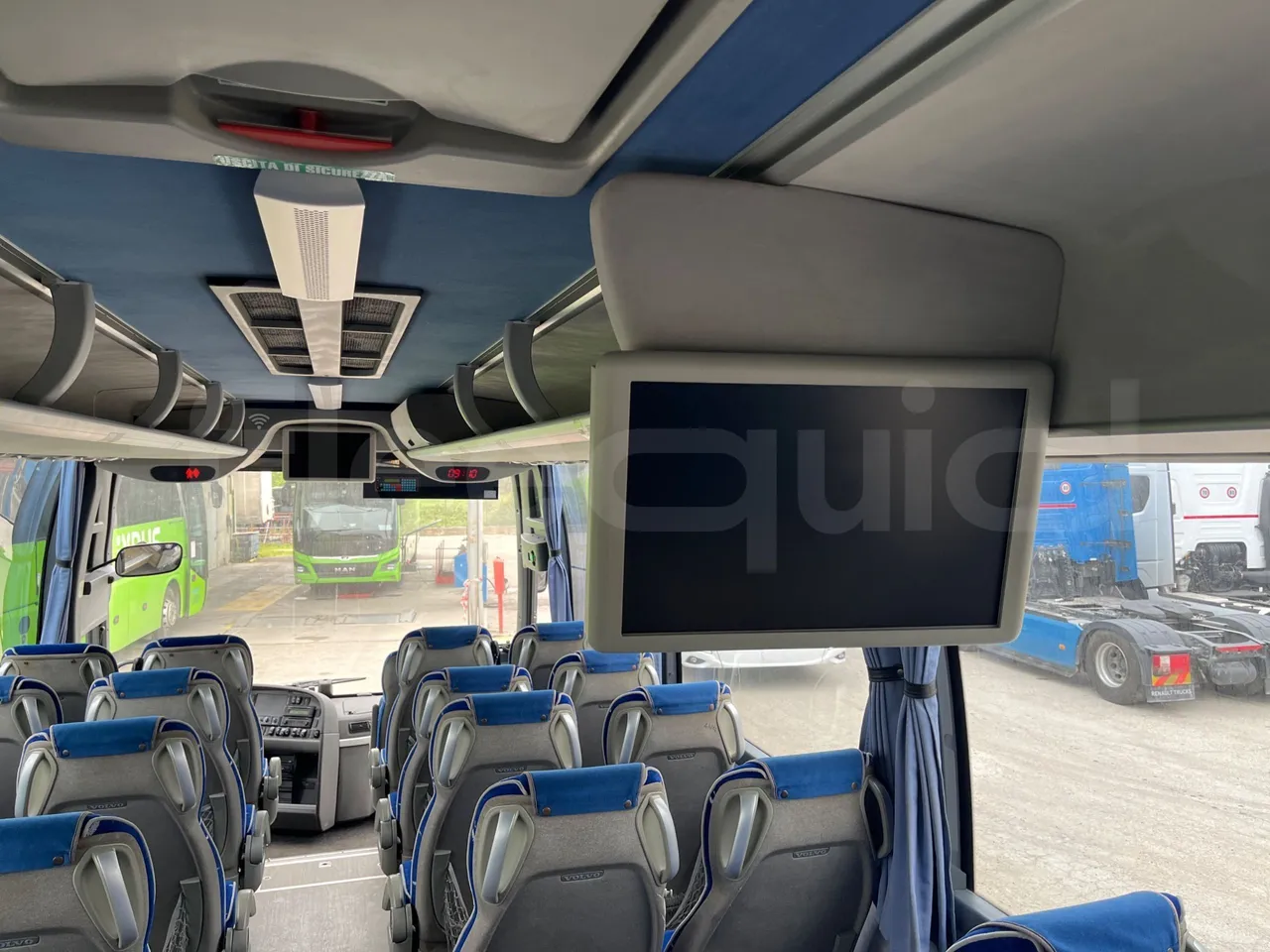 Volvo 9700 B4SC  - Euro6 - 323kW - 12.300mt - monitor detail photo