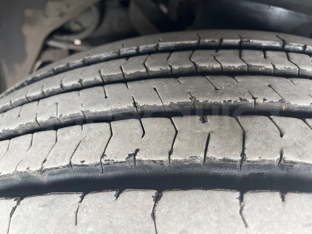 Volvo 9700 B4SC  - Euro6 - 323kW - 12.300mt - tread condition second axle tires left