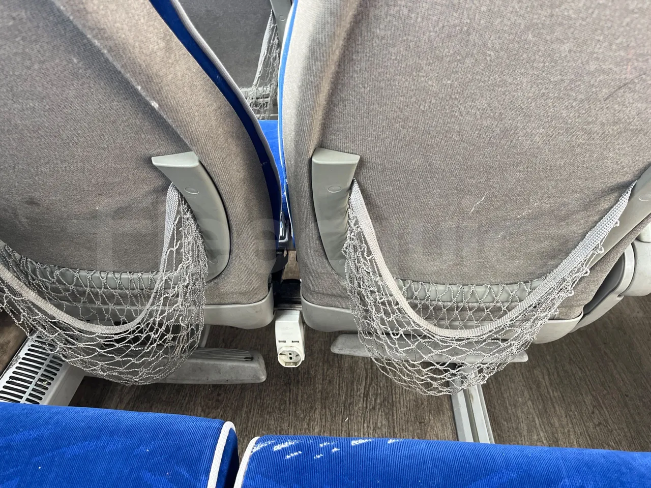 Volvo 9700 B4SC  - Euro6 - 323kW - 12.300mt - power outlets detail