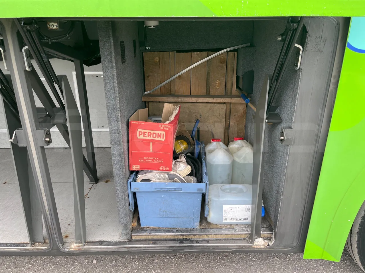 Volvo 9700 B4SC  - Euro6 - 323kW - 12.300mt - vehicle plate photo