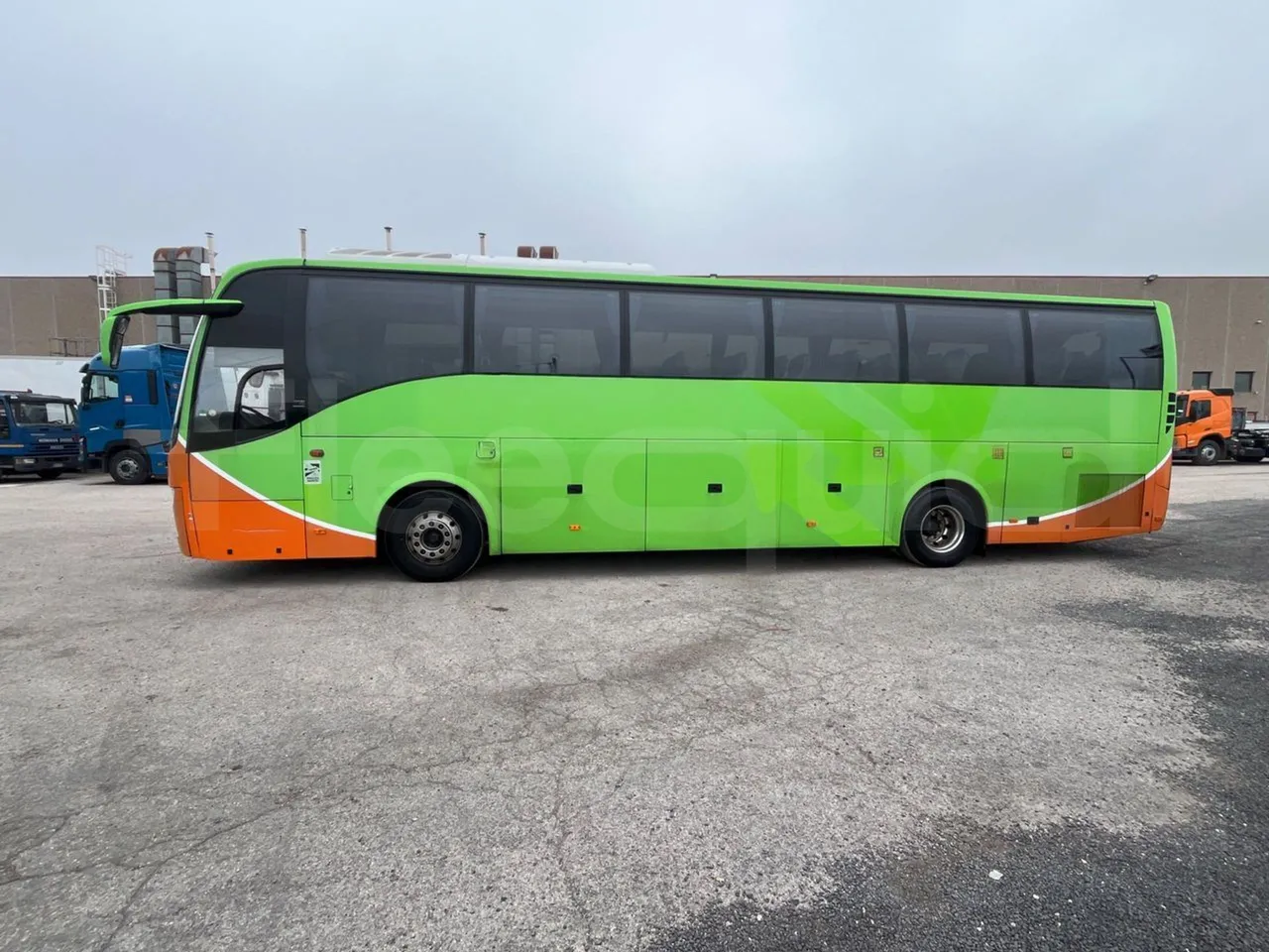Volvo 9700 B4SC  - Euro6 - 323kW - 12.300mt - left side photo