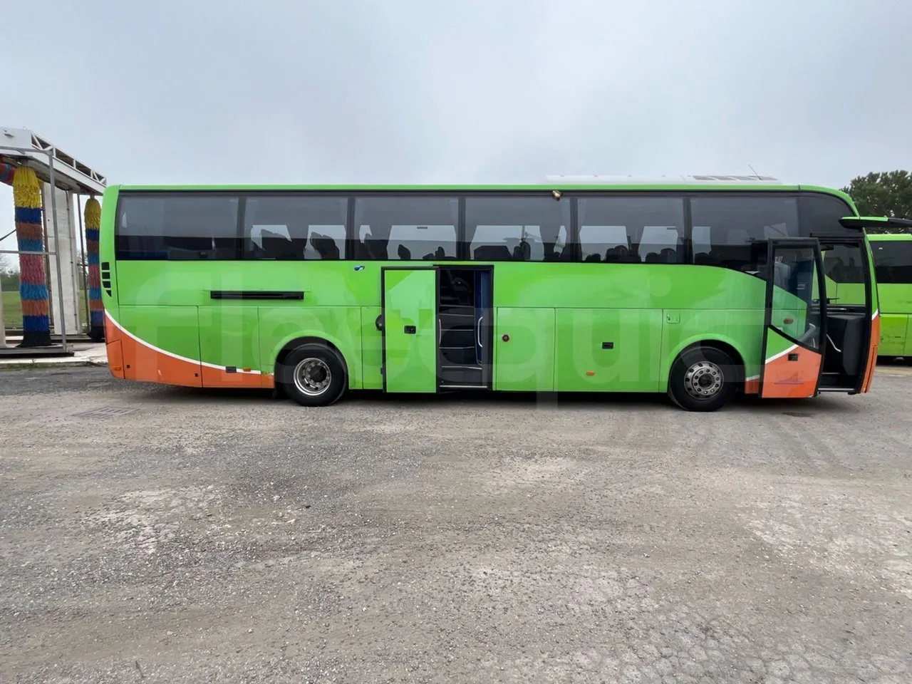 Volvo 9700 B4SC  - Euro6 - 323kW - 12.300mt - right side doors open