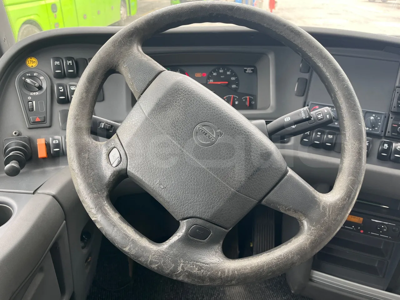Volvo 9700 B4SC  - Euro6 - 323kW - 12.300mt - steering wheel photo
