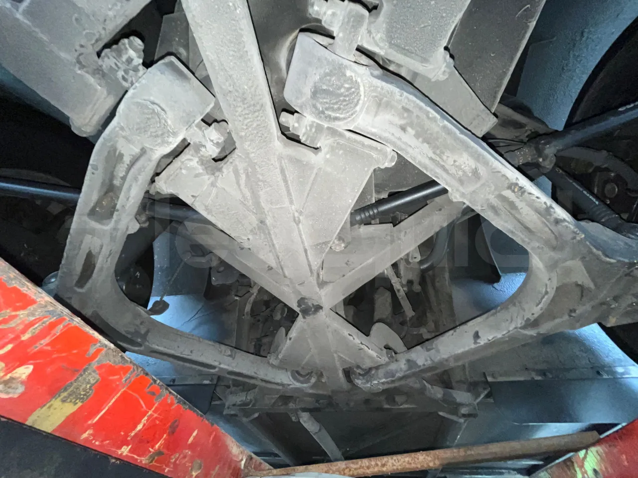 Volvo 9700 B4SC  - Euro6 - 323kW - 12.300mt - front axle central