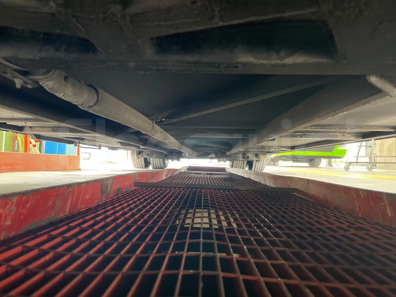 Volvo 9700 B4SC  - Euro6 - 323kW - 12.300mt - central undercarriage photo