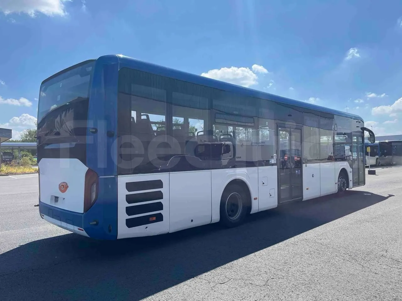 Man Lion's Intercity - 3/4 right rear doors closed