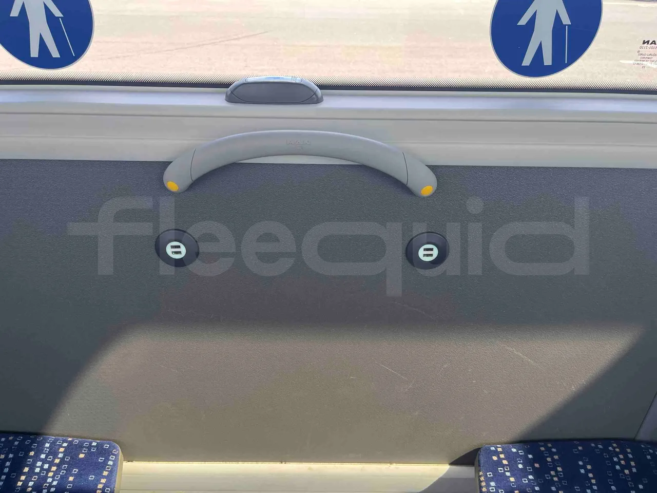 Man Lion's Intercity - usb charging detail
