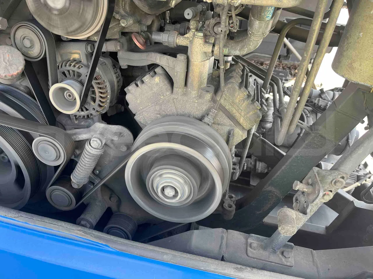Man Lion's Intercity - air conditioning compressor