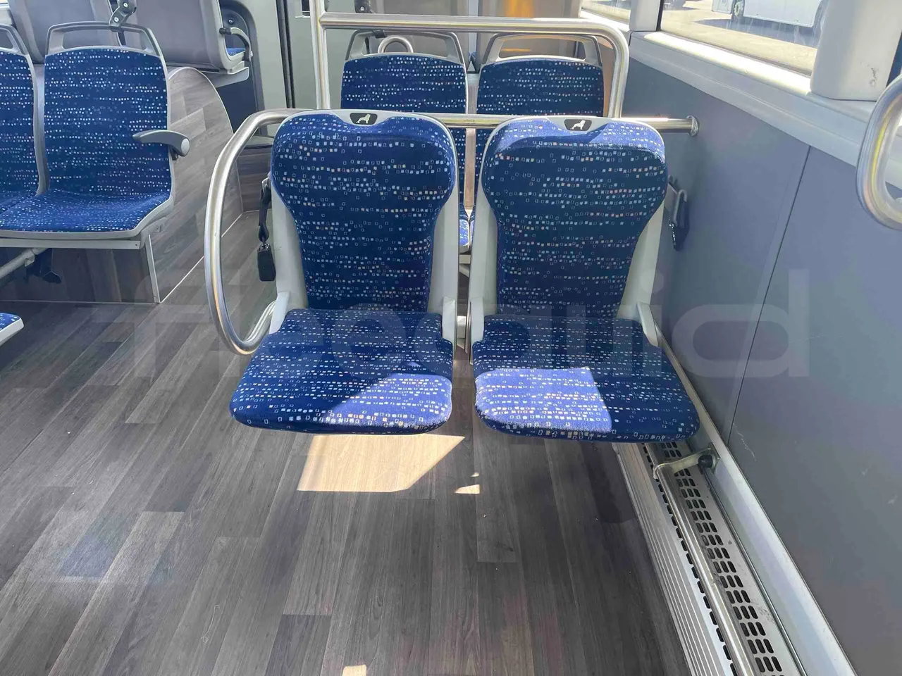 Man Lion's Intercity - folding seat photo