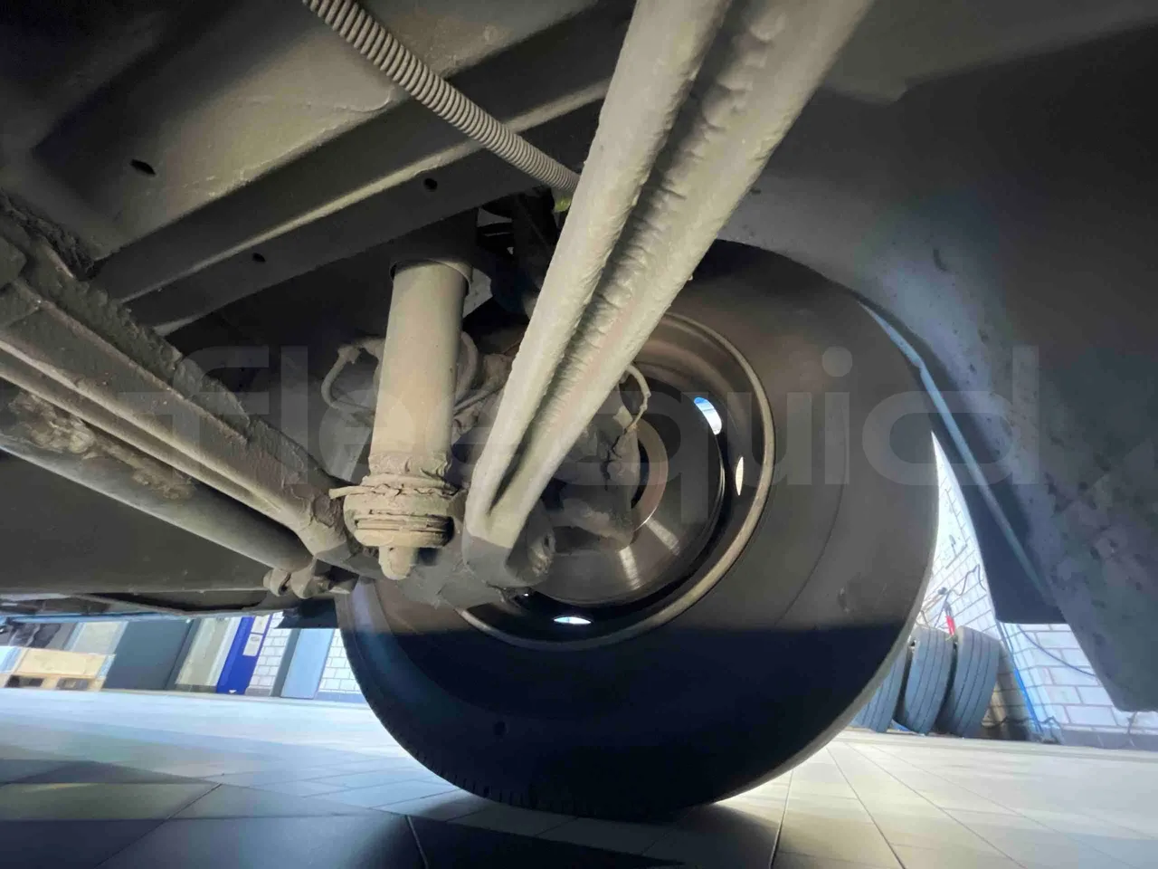 Man Lion's Intercity - front shock absorbers left