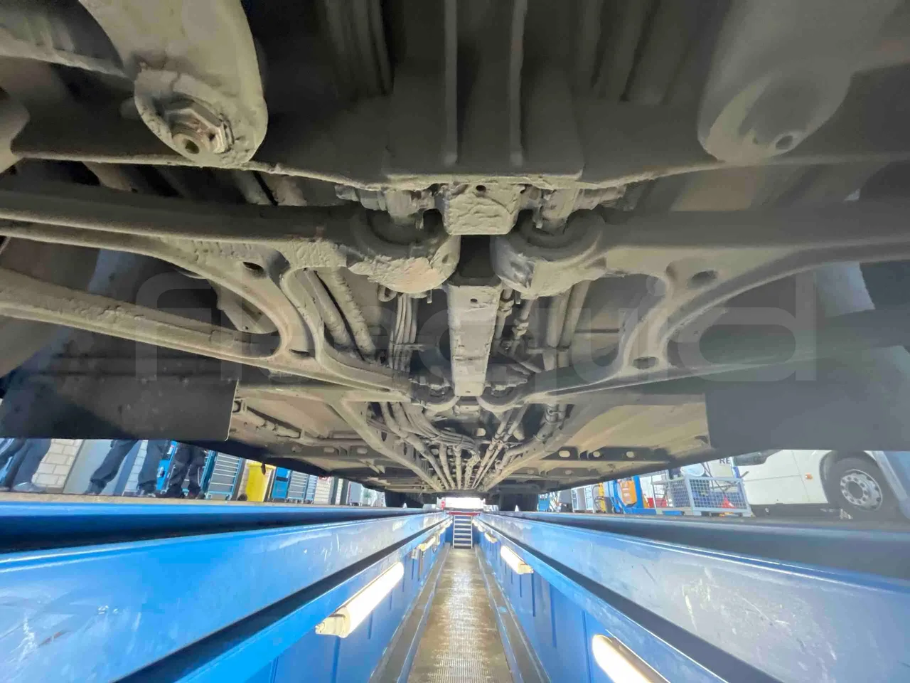 Man Lion's Intercity - front shock absorbers right