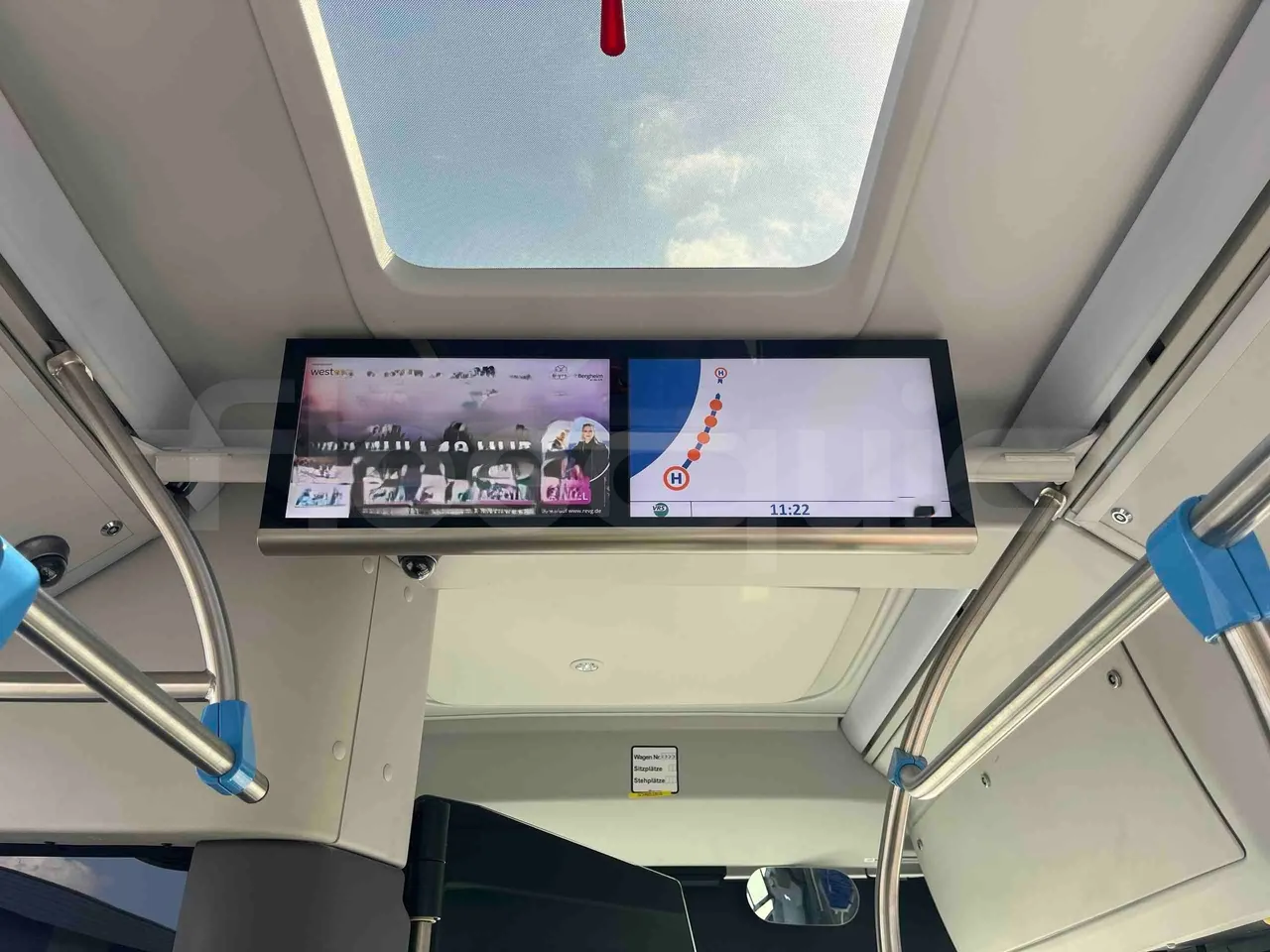 Man Lion's Intercity - monitor detail photo