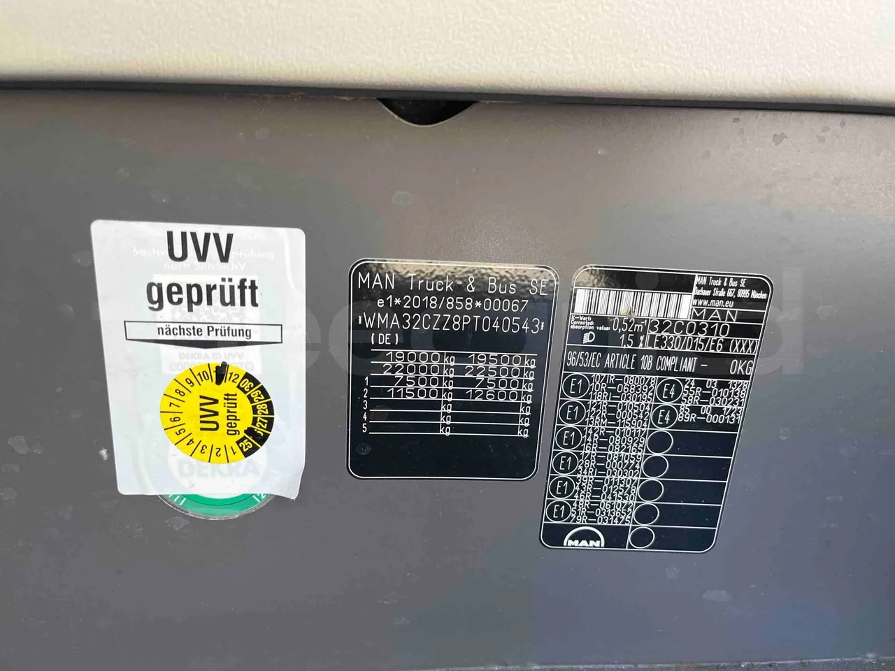 Man Lion's Intercity - vehicle plate photo