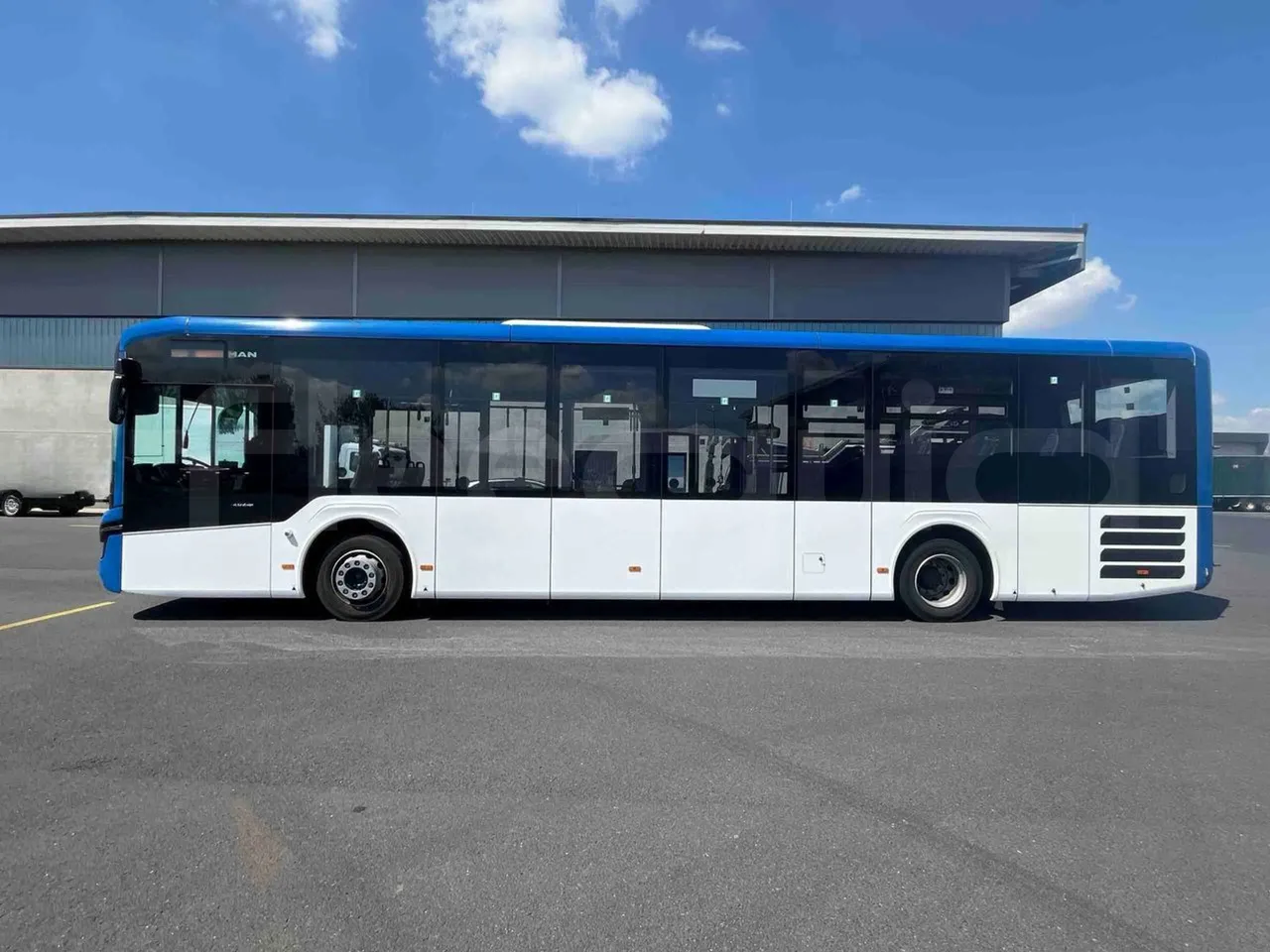Man Lion's Intercity - left side photo