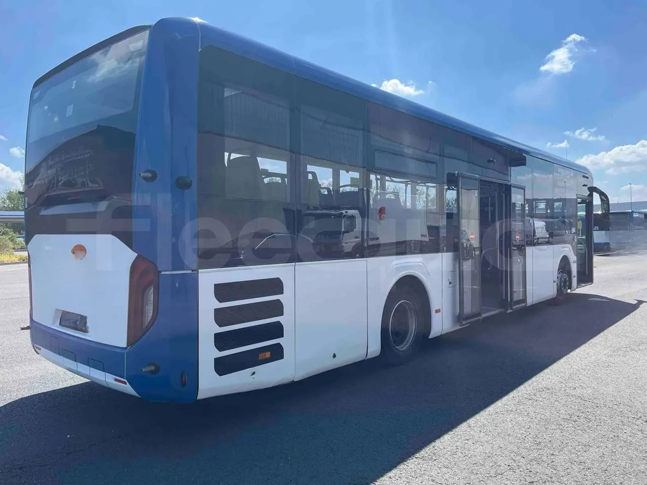Man Lion's Intercity - right side doors closed