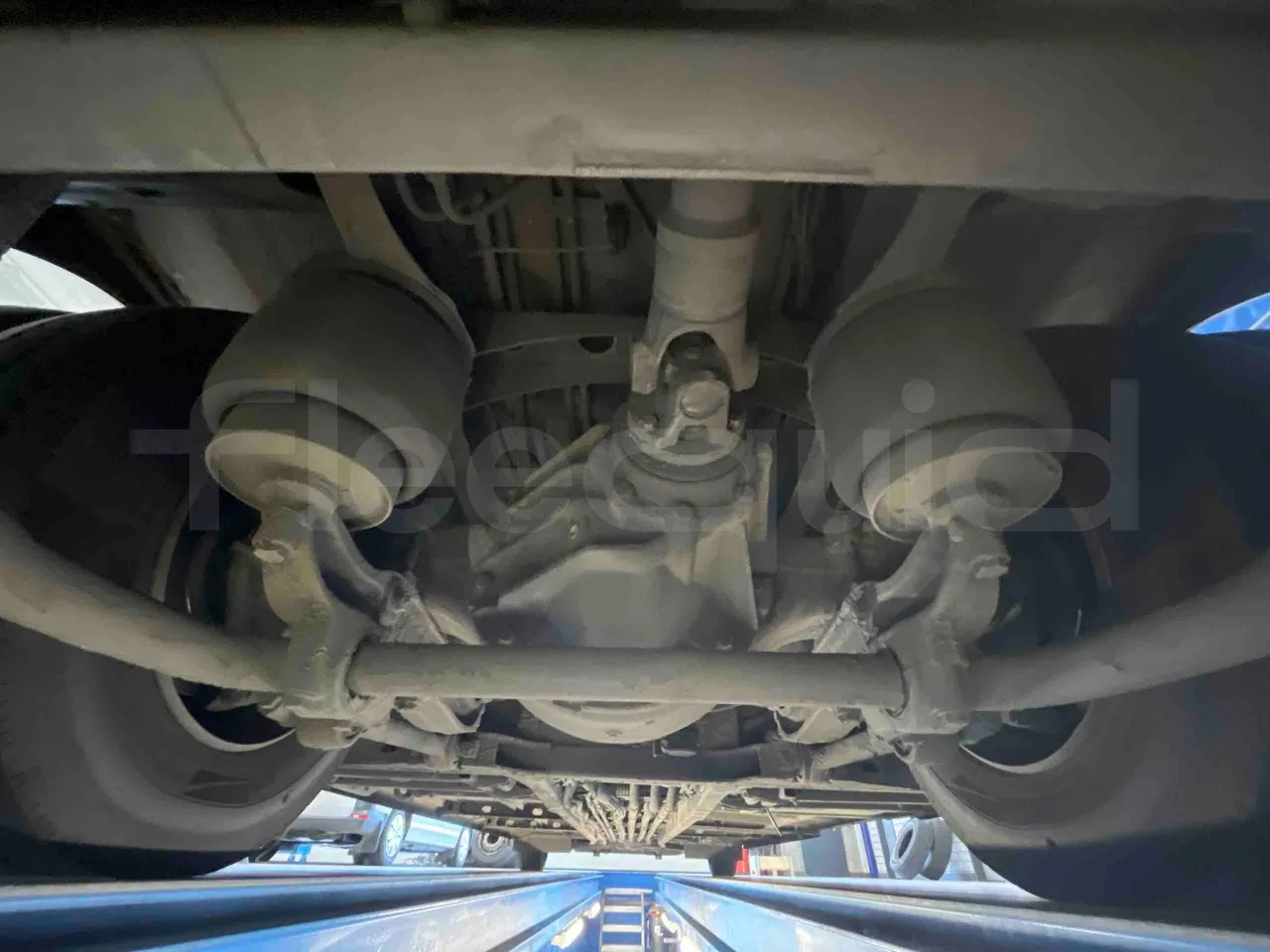 Man Lion's Intercity - front axle left side