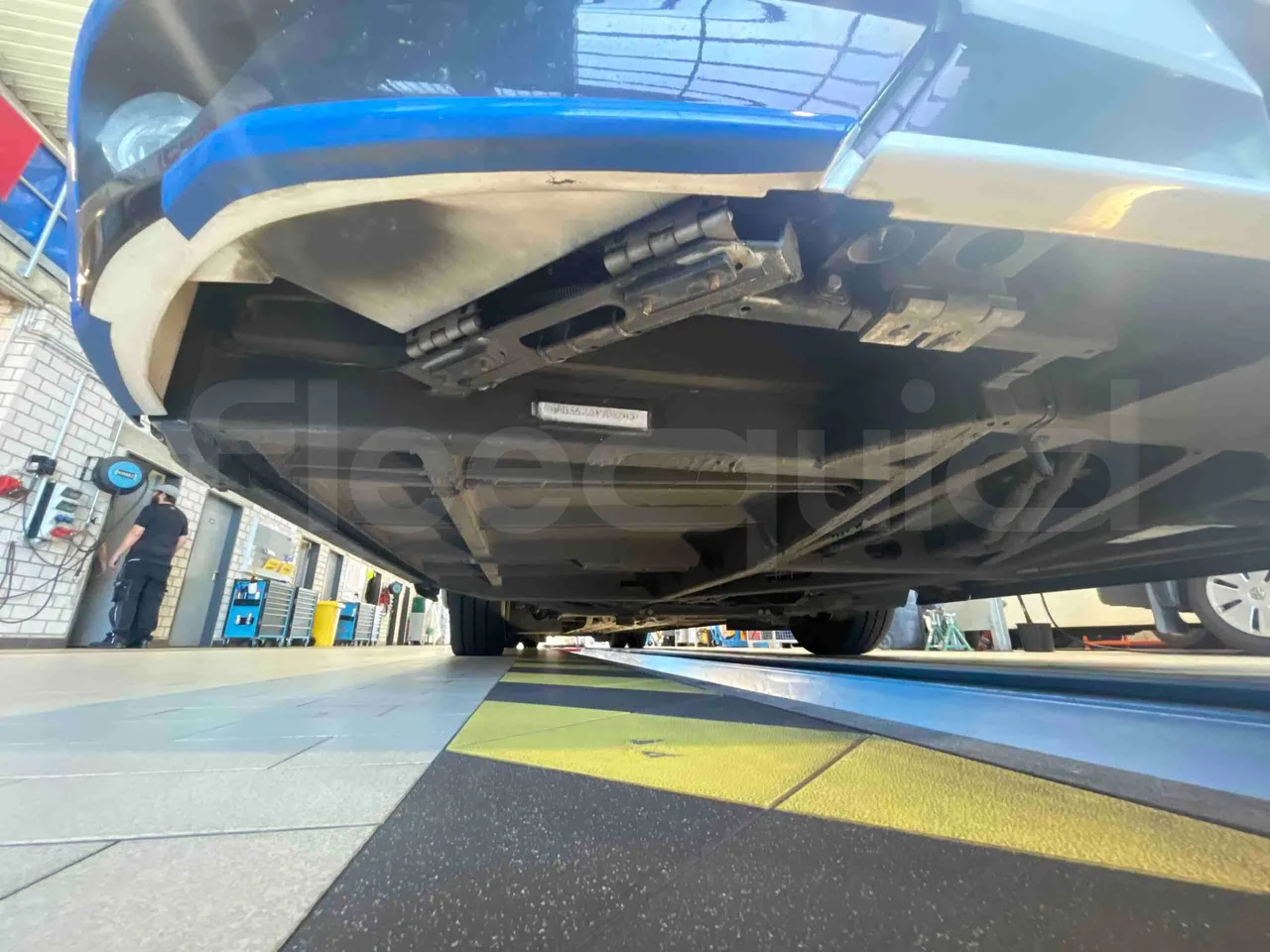 Man Lion's Intercity - front axle right side