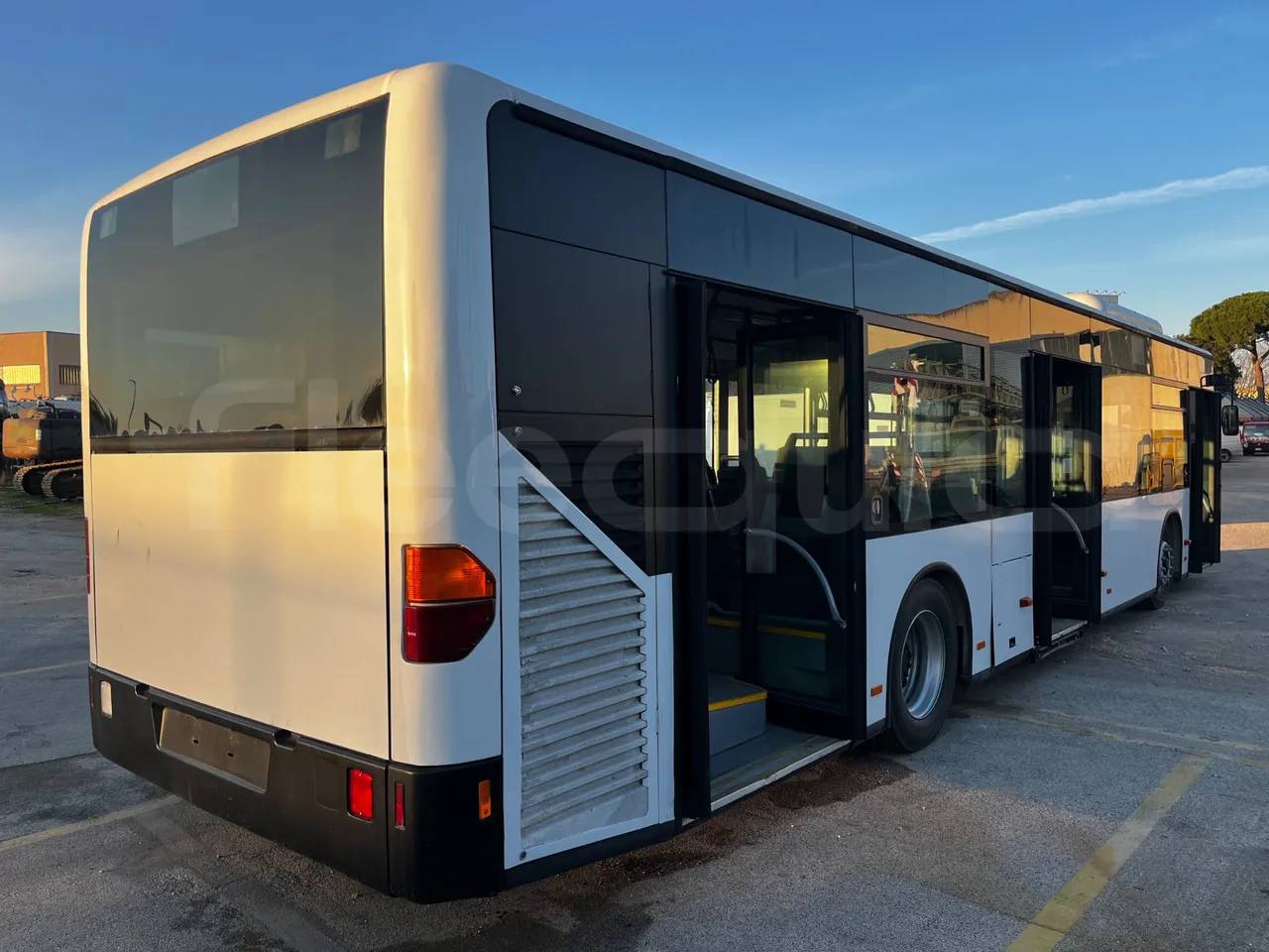 Mercedes-Benz Citaro O 530 - EUR3 - 220kW - 12.000m - 3/4 right rear doors open
