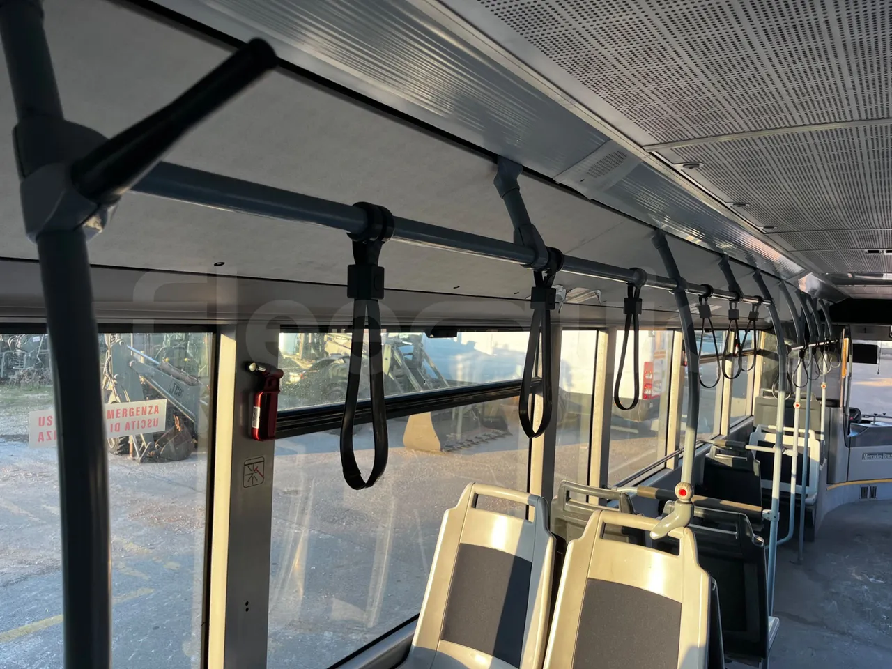 Mercedes-Benz Citaro O 530 - EUR3 - 220kW - 12.000m - disabled area photo